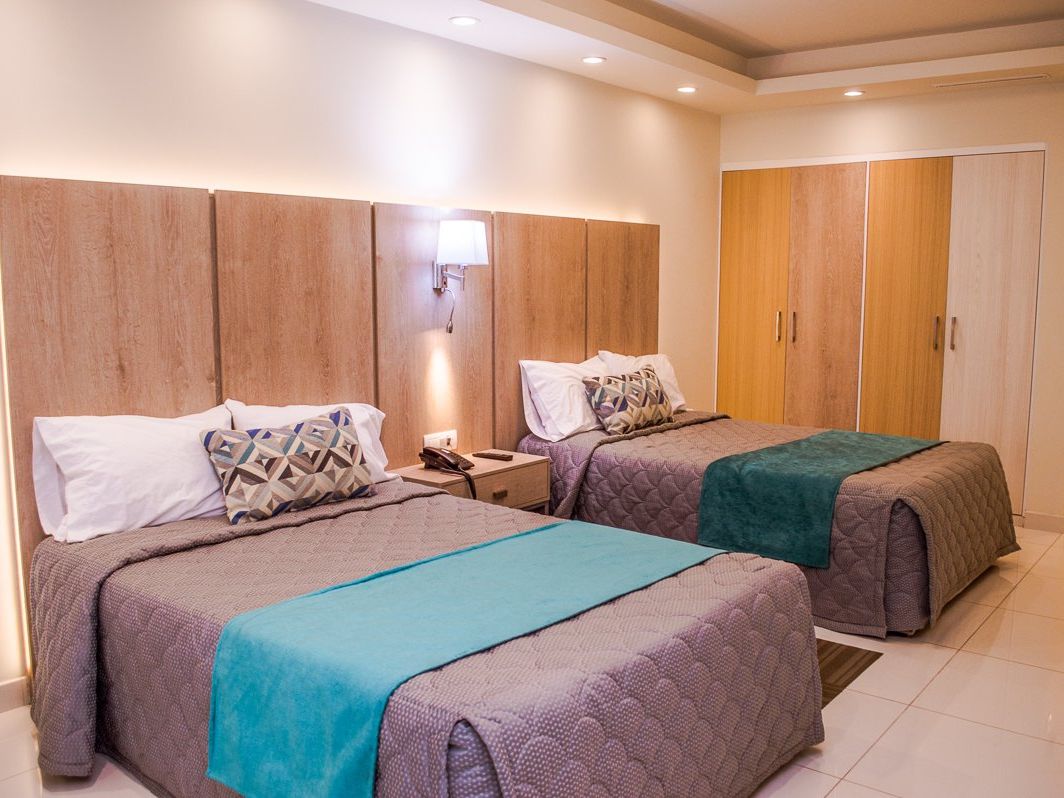 Habitación doble con dos camas matrimoniales